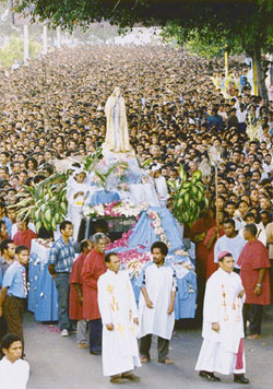Processie van Onze-Lieve-Vrouw van Fatima op 31 oktober 1999 te Dili