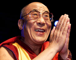 De veertiende dalai lama, in 1937 "herkend" als de reïncarnatie van de overleden dertiende dalai lama...