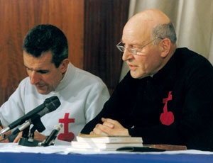 Abbé de Nantes en broeder Bruno tijdens een conferentie in Parijs in 1992