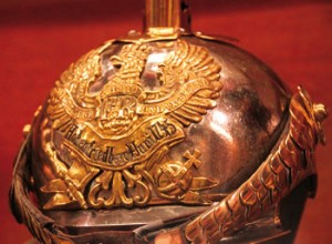 Een van de fameuze « zilveren helmen » die de verslagen Pruisische cavalerie op het slagveld achterliet. 