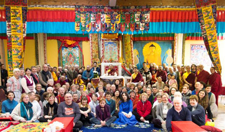 In het Elzasser dorp Kuttolsheim bevindt zich het Europees Instituut voor het Tibetaans boeddhisme, genaamd « Sakya Tsesjen Ling ». De bijeenkomsten die er plaats vinden, trekken meer volk dan er tegenwoordig dorpelingen tijdens de zondagsmis in de katholieke kerk zitten...