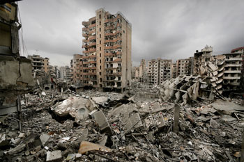 Zware verwoestingen in Beiroet tijdens de oorlog tussen Israël en de Hezbollah in de zomer van 2006.