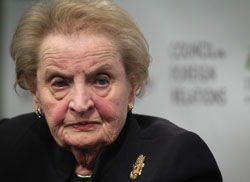 Madeleine Albright, van joods-Tsjechische afkomst, was Secretary of State onder president Clinton. Zij oefent tot op vandaag belangrijke functies uit en was tot voor kort directielid van de machtige Council of Foreign Relations.