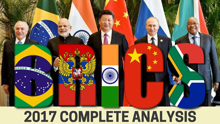 De leiders van de BRICS-landen in 2017. De steeds nauwere samenwerking tussen de betrokkenen vormt momenteel de grootste uitdaging voor de suprematie van de VS.