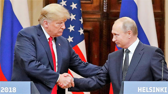 De handdruk tussen Donald Trump en Vladimir Poetin in Helsinki, 16 juli 2018