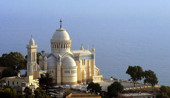 De katholieke basiliek van Onze-Lieve-Vrouw van Afrika in Algiers.