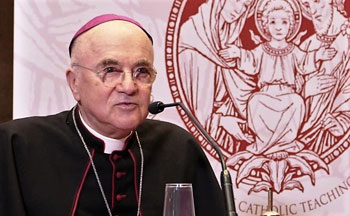 Mgr. Viganò: «De opvolger van Petrus moet zijn broeders bevestigen in het geloof en in de gezonde morele leer.»