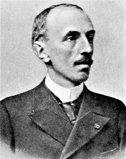 Edmond Van Eetvelde ( 1852-1925 ) was lange tijd de belangrijkste vertrouweling en rechterhand van Leopold II. In 1894 werd hij door de vorst benoemd tot staatssecretaris van de Vrijstaat, waardoor hij er de facto de eerste-minister van werd. 