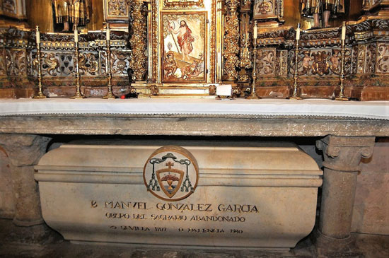 Het graf van de H. Manuel González García, « de bisschop van het in de steek gelaten tabernakel », in de kathedraal van Palencia.