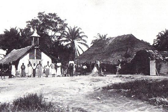 Een eenvoudige kerk opgetrokken door de scheutisten in de beginjaren van de missionering.