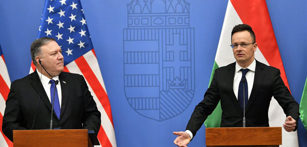 De Amerikaanse minister Pompeo en zijn Hongaarse ambtgenoot Szijjártó in Boedapest.