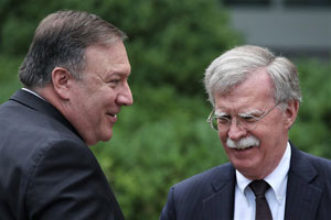 Buitenlandminister Mike Pompeo (links) en nationaal veiligheidsadviseur John Bolton: twee haviken die aansturen op een oorlog met Iran.