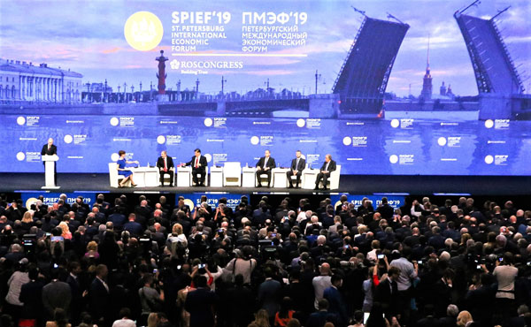 De Chinese president was de eregast op het Internationaal Economisch Forum in Sint-Petersburg.