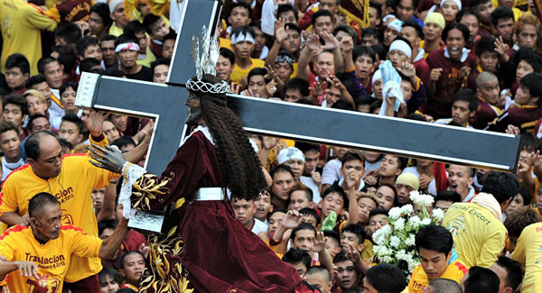 Brazilië is nog altijd het grootste katholieke land ter wereld, maar toch is het katholicisme er in vrije val door de opkomst van allerlei protestantse belijdenissen. Volgens recente gegevens waren er op twee jaar tijd 2 miljoen katholieken minder.
