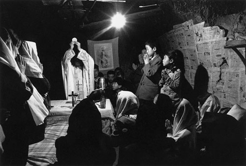 Clandestiene mis in de provincie Shaanxi, in 1995.
