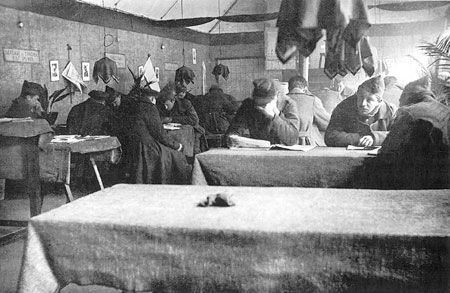 Leeszaal aan het front, één van de « Werken van de Belgische Standaard » op initiatief van pater Ildefons Peeters.