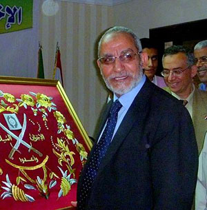 Sinds 2010 staat de Egyptenaar Mohammed Badie aan het hoofd van de Moslimbroederschap. De Broeders willen alle seculiere regimes in de islamitische landen vervangen door het kalifaat onder de sharia.