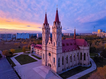 De kathedraal van Onze-Lieve-Vrouw van Fatima in Karaganda, het centrum van het katholicisme in Kazachstan, werd gebouwd in 2004-2012. Het is de grootste Rooms-katholieke kathedraal van Centraal-Azië, opgericht op de plek waar zich een beruchte goelag bevond waarin veel Duitse, Oostenrijkse en Poolse krijgsgevangen van ontbering stierven.