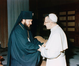 De ontmoeting tussen paus Joannes-Paulus I en patriarch Nikodim op 5 september 1978.