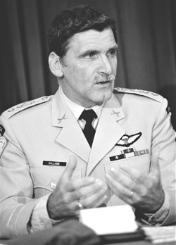 Generaal Romeo Dallaire bij zijn aanstelling tot commandant van UNAMIR, de bijzondere missie van de Verenigde Naties voor Rwanda, in 1993. 