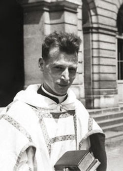 Georges de Nantes onderdiaken.